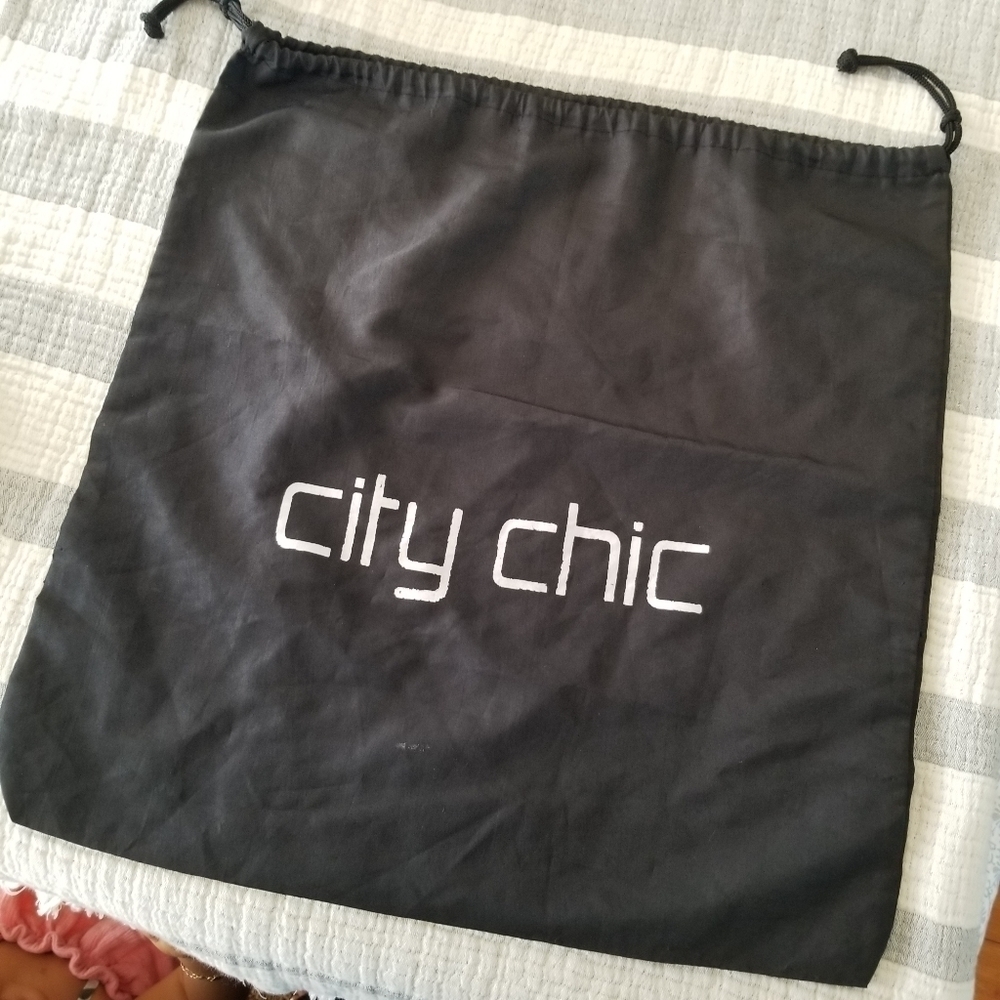 City Chic | Dust Bag